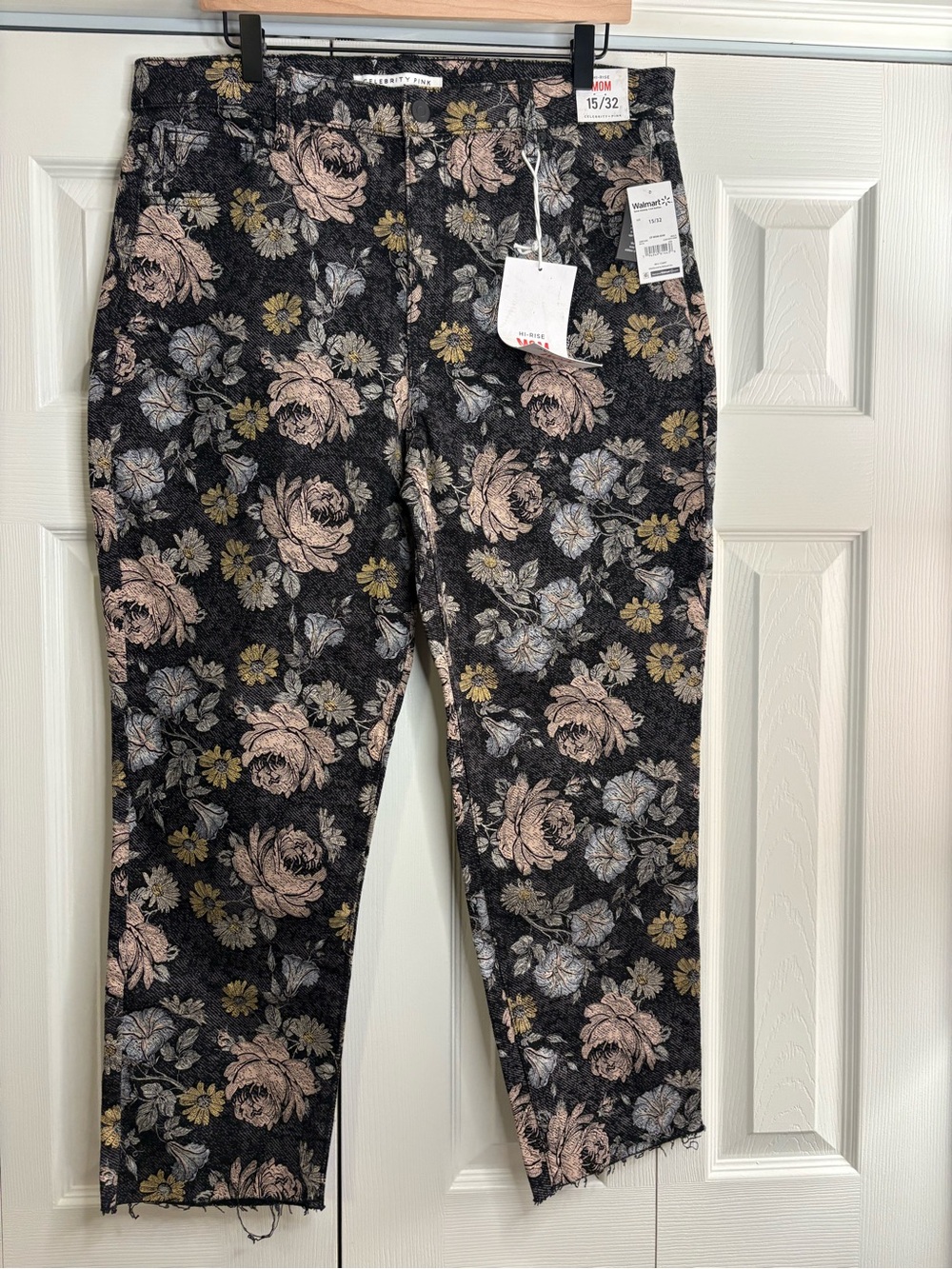 Women’s Celebrity Pink Hi-Rise Mom Jeans w/floral print & raw hem size 15/32 NWT